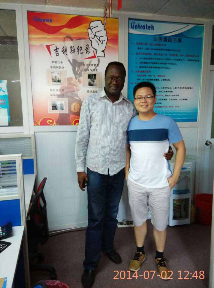 剛果客戶蒞臨參觀手機信號放大器工廠無塵生產線,大贊!